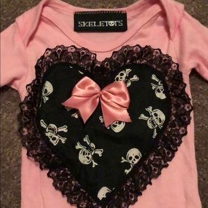 Adorable skeletots boutique onesie 3-6 mos